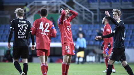 Nach dem Aus im DFB-Pokal gegen Holstein Kiel herrscht beim FC Bayern Aufruhr. Verspielen die Münchner jetzt alle Titel?