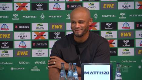 Mit zwei Toren und zwei Vorlagen war Michael Olise der entscheidende Mann für den FC Bayern beim Kantersieg in Bremen. Auf der anschließenden Pressekonferenz lobt Vincent Kompany den Franzosen und bilanziert den bisherigen Bayern-Start des Youngsters. 