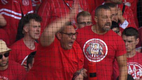 Der 1. FC Köln steigt mit einer erschreckend schwachen Leistung in Heidenheim ab. Die Fans sind bedient und lassen ihrem Frust freien Lauf.