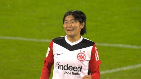 In der Frauen-Bundesliga hat Eintracht Frankfurt sein Spiel gegen den SC Freiburg souverän gewonnen.