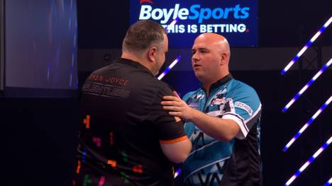 Ryan Joyce sorgt im Viertelfinale des Darts World Grand Prix für eine Sensation. Jocye schlägt Ex-Weltmeister Rob Cross und steht im Halbfinale Titelträger und Weltmeister Luke Humphries gegenüber.