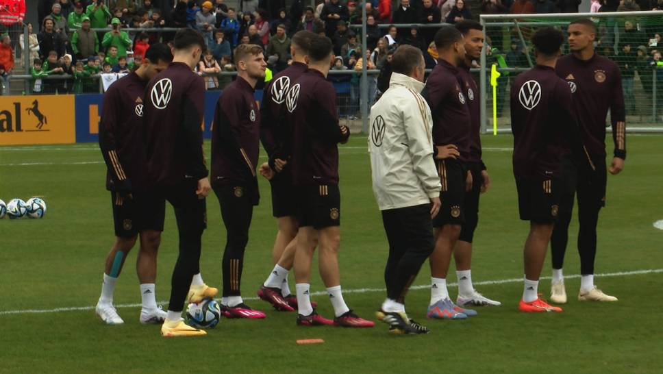 Die deutsche Nationalmannschaft steht vor den ersten Länderspielen seit der verkorksten WM. Schnell wird beim Training in Frankfurt klar, worauf eindeutig wieder mehr Wert gelegt werden soll. 