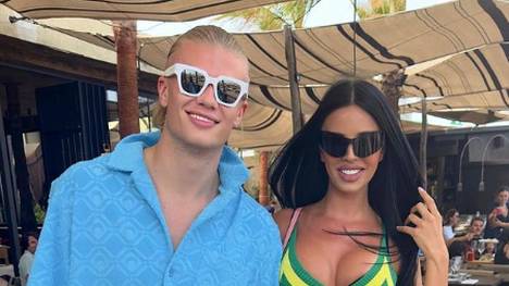 Dieses Foto überrascht dann doch. Miss Kroatien und Erling Haaland posieren gemeinsam auf Instagram. Der Schnappschuss, aufgenommen auf Ibiza, geht viral und freut die Fans von Ivana Knöll.