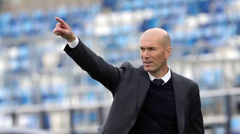 Zinedine Zidane hat seine Zukunft beim spanischen Spitzenklub Real Madrid nach der verpassten Meisterschaft offen gelassen.