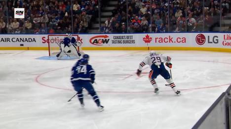 Die Toronto Maple Leafs und die Edmonton Oilers liefern sich im kanadischen NHL-Duell einen torreichen Schlagabtausch. Leon Draisaitl ist dabei gleich an drei Toren direkt beteiligt und kratzt jetzt an einer magischen Marke.