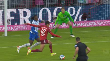 Dribbelkünstler, Shootingstar und Geburtstagskind – Jamal Musiala wird 19 Jahre alt. Mit Szenen wie diesen verzückt der Ballvirtuose nicht nur den FC Bayern München.