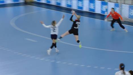 Nach einem überzeugenden Sieg im Hinspiel gegen Griechenland lässt die deutsche Frauen-Handballnationalmannschaft auswärts nichts anbrennen und sichert sich die WM-Teilnahme. 