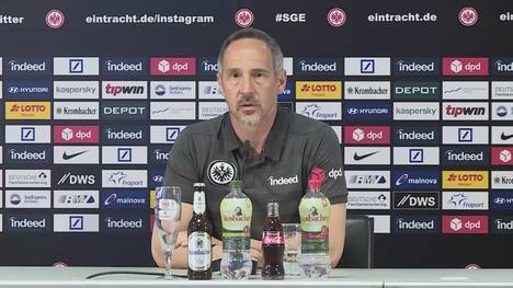 Frankfurts Erfolgscoach Ad i Hütter wird immer wieder als neuer Trainer in Gladbach gehandelt. Davon will der Österreicher aber nichts wissen und lenkt geschickt ab.