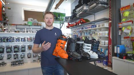 Eine entscheidende Rolle beim Skifahren spielen die Skischuhe: Welches Modell passt zu mir? Was gilt es bei der perfekten Größe zu beachten? Franz Simmerl vom Technologiezentrum des Deutschen Ski Verband gibt hilfreiche Tipps zum Kauf. 