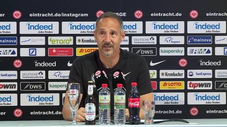 Bei Eintracht Frankfurt ist Kevin Trapp ein unumstrittener Führungsspieler. SGE-Coach Adi Hütter beschreibt die Wichtigkeit von Trapp für das Team und gegen den FCB im DFB-Pokal.