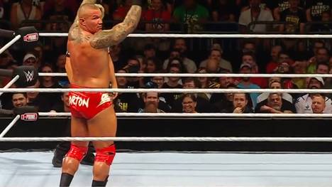 Beim WWE-Titelmatch zwischen Österreich-Star Gunther und Legende Randy Orton zelebrieren die Fans in Berlin eine gigantische La Ola. Orton treibt den Moment auf die Spitze.