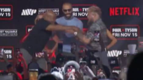 Im Vorfeld des Mega-Fights zwischen Mike Tyson und Jake Paul wurde es beim Face-Off hitzig.