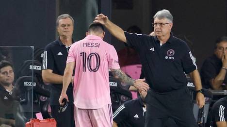 Am Montag deutscher Zeit spielt Inter Miami gegen Orlando City. Lionel Messi wird definitiv fehlen. Ob er am nächsten Donnerstag im US-Open-Cup-Finale auflaufen kann, ist noch fraglich. Das bestätigte Inter Miami-Trainer Gerardo Martino auf einer Pressekonferenz. 