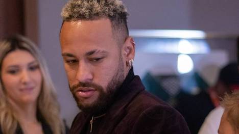 Fußball-Superstar Neymar wird kräftig zur Kasse gebeten - es geht um Unregelmäßigkeiten beim Bau auf seinem Luxusanwesen in Brasilien.