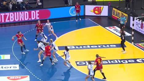 Vor dem Duell mit Deutschland zaubern die Frauen aus Montenegro. Sowohl im Tor als auch im Angriff müssen sich die DHB-Frauen auf eine Menge Qualität gefasst machen.