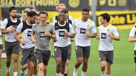 Borussia Dortmund am Montag offiziell in die neue Saison 2022/23 gestartet. Der neue Cheftrainer Edin Terzic hat seine Spieler am frühen Morgen zur Leistungsdiagnostik gebeten. 