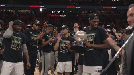 Die Milwaukee Bucks stehen erstmals seit 47 Jahren in den NBA-Finals. Auch ohne Superstar Giannis Antetokounmpo bezwingen sie die Atlanta Hawks