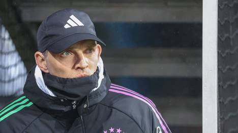 Trotz der dritten Niederlage nacheinander hält der Rekordmeister an seinem Trainer fest. Entgleitet den Bayern die ohnehin schon turbulente Saison nun vollends?