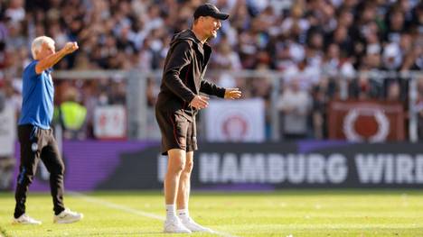 St. Paulis Trainer Alexander Blessin ist ein Neuling in der Bundesliga - kommt aber mit großen Vorschusslorbeeren. So tickt der potenzielle Shootingstar an der Seitenlinie des Aufsteigers.