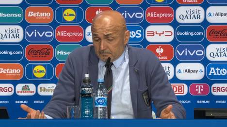 Nach dem Achtelfinal-Aus muss sich Italiens Coach Luciano Spalletti einem kuriosen Vergleich eines Schweizer Reporters stellen. Der Trainer reagiert mit einer Portion Sarkasmus.