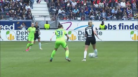 Das Meisterrennen in der Frauen-Bundesliga ist so gut wie entschieden. Eintracht Frankfurt fegte am Sonntag Titelverteidiger VfL Wolfsburg mit 4:0 und einer brillanten Leistung aus dem Stadion.