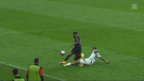 Presnel Kimbembe lässt im Spiel gegen Stade Rennes seinem Frust freien Lauf und kassiert nach einer Blutgrätsche Rot. Für PSG könnte die Meisterschaft bereits gelaufen sein.