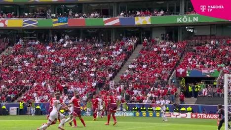 Dominik Szoboszlai stellt beim Auftaktspiel der Ungarn bei der UEFA EURO 2024 seine Klasse mit einer perfekten Flanke auf Barnabás Varga unter Beweis. Der verwandelt per Kopf und lässt sein Team wieder hoffen.