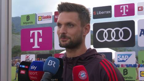 Nach dem Testspiel gegen den FC Rottach-Egern erklärt Sven Ulreich, was sich beim FC Bayern in den ersten Einheiten unter Vincent Kompany schon grundlegend verändert hat.