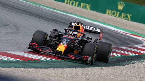 Max Verstappen bleibt in der Formel 1 derzeit das Maß der Dinge. Der Niederländer im Red Bull nutzte seine Pole-Position und feierte im achten Rennen bereits seinen vierten Sieg.