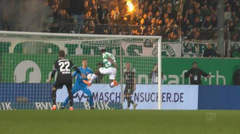 Greuther Fürth gewinnt durch einen Last-Minute-Treffer von Ragnar Ache das Frankenderby gegen Nürnberg.