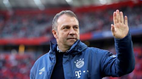 Rekordmeister Bayern München hat den auslaufenden Vertrag mit Cheftrainer Hansi Flick bis zum Sommer 2023 verlängert. Das teilte der Klub am Freitag mit.