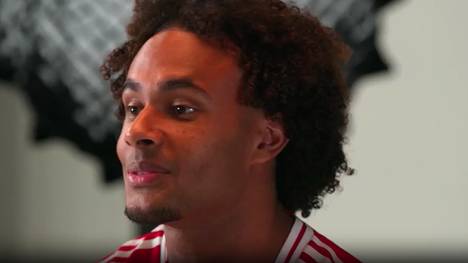 Manchester United sicherte sich die Dienste des ehemaligen Bayern-Spielers Joshua Zirkzee. Der Niederländer freut sich darauf bei den Red Devils mit Co-Trainer Ruud van Nistelrooy zusammenarbeiten zu können.