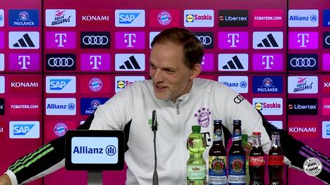 Thomas Tuchel scherzt auf der Pressekonferenz über eine vermeintliche Transferansage von Uli Hoeneß.