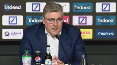 Eintracht Frankfurts Vorstandssprecher Axel Hellmann spricht über ein vermeintliches Interesse vom FC Bayern München.