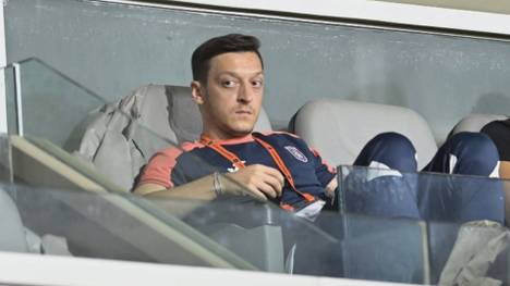 Nach dem Wechsel von Mesut Özil zu Istanbul Basaksehir muss der 33-Jährige bei der zweiten Mannschaft aufgrund eines Fitnessrückstands spielen und kassiert eine herbe 1:7-Niederlage. 