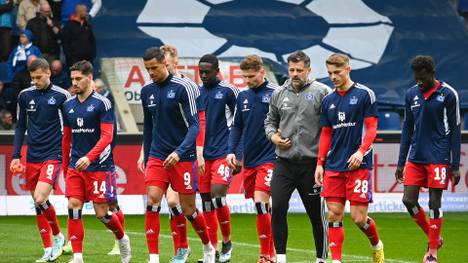 Erneut muss der Hamburger SV im Saisonendspurt um den direkten Aufstieg in die Fußball-Bundesliga zittern. Vier Spieltage vor Schluss besitzen die Hanseaten zwar ein Polster auf den vierten Platz, sind aber auch vier Zähler vom direkten Aufstieg entfernt.
