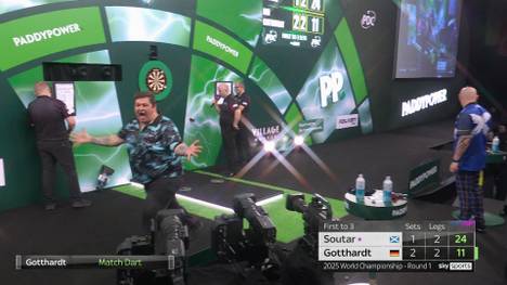 Debütant Kai Gotthardt gelingt in seinem ersten Spiel bei der Darts-WM trotz kleiner Unterbrechung ein starker Auftritt gegen Alan Soutar. Er liefert den perfekten deutschen Auftakt im Ally Pally.