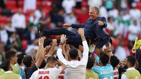 Der Iran belohnt sich tief in der Nachspielzeit für eine beeindruckende Leistung. Wales bangt um das Achtelfinale.