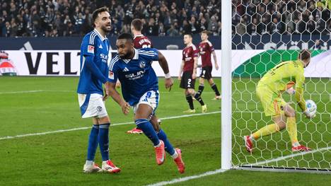 Vieles läuft in dieser Saison bei Schalke 04 nicht wie gewünscht, auf ein Duo aber können sich die Königsblauen auch gegen Nürnberg verlassen. Dem Club gelingt ein furioser Assist.