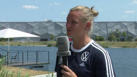 Alexandra Popp bereitet sich mit der Frauen-Nationalmannschaft auf die WM in Neuseeland und Australien vor. Besonders den Teamgeist lobt die Kapitänin. 