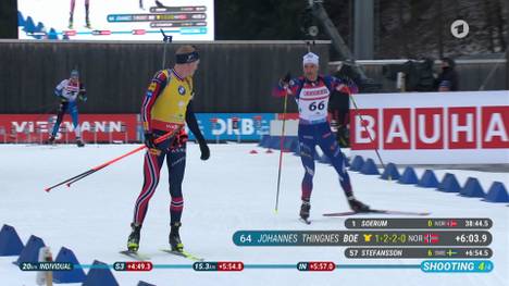 Beim deutschen Heim-Weltcup in Ruhpolding vergibt Justus Strelow erst im letzten Schießen eine Top-Platzierung. Der Sieg geht nach Norwegen - wo zugleich allerdings Biathlon-Dominator Johannes Thingnes Bö für Stirnrunzeln sorgt.