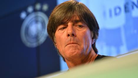 Der angekündigte Rücktritt von Bundestrainer Joachim Löw sorgt für Diskussionen. Tanzt der Bundestrainer dem DFB auf der Nase herum?