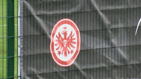 Eintracht Frankfurt plant laut Medienberichten offenbar, in künftige Verträge eine Pandemie-Klausel einzubauen.