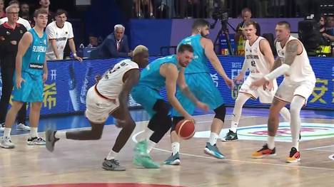 Fünftes Spiel, fünfter Sieg! Die deutsche Mannschaft ist bei der Basketball-WM weiter nicht zu stoppen - und bezwingt auch die bis dahin ungeschlagenen Slowenen um NBA-Superstar Luka Doncic.
