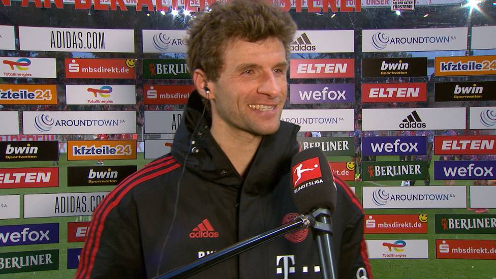Die Bayern zeigen gegen Union Berlin die richtige Reaktion nach der Pokal-Blamage gegen Gladbach. Mit einer Reporterfrage kann Thomas Müller aber nicht wirklich viel anfangen.