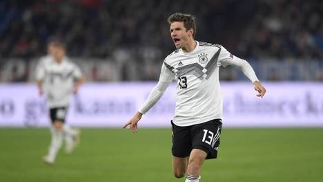 Thomas Müller ist offenbar Teil von Joachim Löws Plänen für die Fußball-EM 2021. Der Bundestrainer soll den FCB-Star sogar schon angerufen haben.
