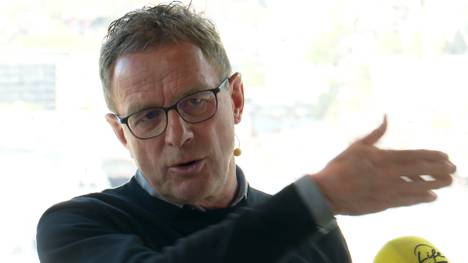 Ralf Rangnick spricht über das damalige Scouting von Erling Haaland. Dabei zeigt er sich verwundert, dass der FC Bayern den Norweger trotz seiner Leistungen in Salzburg und Dortmund nicht geholt haben.