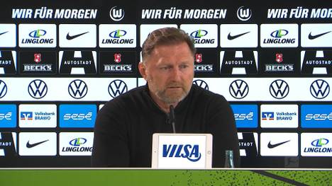 Mario Basler spricht Wolfsburgs Angreifer Kevin Behrens die Erstligatauglichkeit ab. Nach dem Sieg gegen den VfL Bochum reagiert Trainer Ralph Hasenhüttl auf die Aussagen.