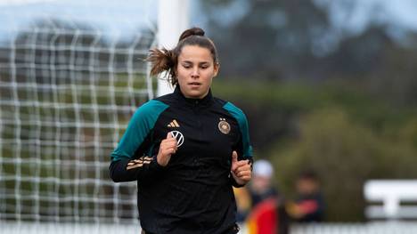 Lena Oberdorf hat in der Vorbereitung auf den WM-Auftakt gegen Marokko erstmals wieder auf dem Platz und mit Ball trainiert.