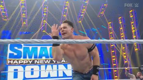 Erstmals seit mehr als einem Jahr steigt John Cena wieder in den WWE-Ring - und verhilft Kevin Owens zu einem Punktsieg über seinen alten Rivalen Roman Reigns.